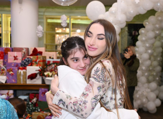 Heydər Əliyev Fondunun vitse-prezidenti Leyla Əliyeva, Bakı Media Mərkəzinin rəhbəri Arzu Əliyeva və Alena Əliyeva xüsusi qayğıya ehtiyacı olan uşaqlar üçün təşkil olunan bayram şənliyində iştirak ediblə