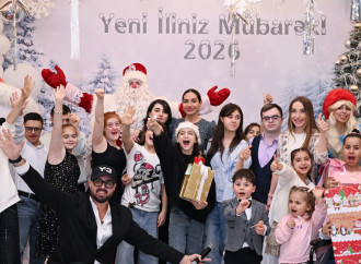 Heydər Əliyev Fondunun vitse-prezidenti Leyla Əliyeva, Bakı Media Mərkəzinin rəhbəri Arzu Əliyeva və Alena Əliyeva xüsusi qayğıya ehtiyacı olan uşaqlar üçün təşkil olunan bayram şənliyində iştirak ediblə