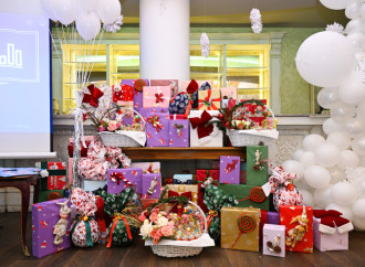 Heydər Əliyev Fondunun vitse-prezidenti Leyla Əliyeva, Bakı Media Mərkəzinin rəhbəri Arzu Əliyeva və Alena Əliyeva xüsusi qayğıya ehtiyacı olan uşaqlar üçün təşkil olunan bayram şənliyində iştirak ediblə