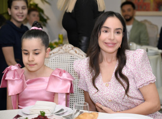 Heydər Əliyev Fondunun vitse-prezidenti Leyla Əliyeva, Bakı Media Mərkəzinin rəhbəri Arzu Əliyeva və Alena Əliyeva xüsusi qayğıya ehtiyacı olan uşaqlar üçün təşkil olunan bayram şənliyində iştirak ediblə