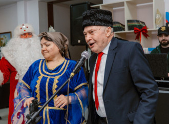 Heydər Əliyev Fondunun vitse-prezidenti Leyla Əliyeva və Bakı Media Mərkəzinin rəhbəri Arzu Əliyeva Ahıl şəxslər üçün sosial xidmət müəssisəsində bayram tədbirində iştirak ediblər