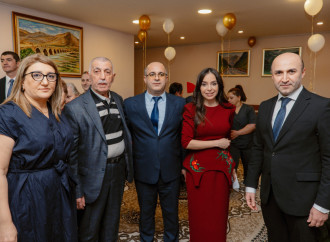 Heydər Əliyev Fondunun vitse-prezidenti Leyla Əliyeva və Bakı Media Mərkəzinin rəhbəri Arzu Əliyeva Ahıl şəxslər üçün sosial xidmət müəssisəsində bayram tədbirində iştirak ediblər