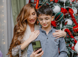 Heydər Əliyev Fondunun vitse-prezidenti Leyla Əliyeva və Bakı Media Mərkəzinin rəhbəri Arzu Əliyeva “Tut Əlimdən” Uşaqlar üçün Sosial Reabilitasiya Mərkəzində bayram tədbirində iştirak ediblər