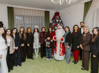 Heydər Əliyev Fondunun vitse-prezidenti Leyla Əliyeva və Bakı Media Mərkəzinin rəhbəri Arzu Əliyeva “Tut Əlimdən” Uşaqlar üçün Sosial Reabilitasiya Mərkəzində bayram tədbirində iştirak ediblər