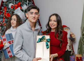 Heydər Əliyev Fondunun vitse-prezidenti Leyla Əliyeva və Bakı Media Mərkəzinin rəhbəri Arzu Əliyeva “Tut Əlimdən” Uşaqlar üçün Sosial Reabilitasiya Mərkəzində bayram tədbirində iştirak ediblər