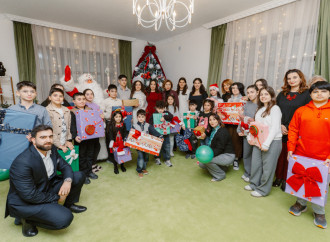 Heydər Əliyev Fondunun vitse-prezidenti Leyla Əliyeva və Bakı Media Mərkəzinin rəhbəri Arzu Əliyeva “Tut Əlimdən” Uşaqlar üçün Sosial Reabilitasiya Mərkəzində bayram tədbirində iştirak ediblər