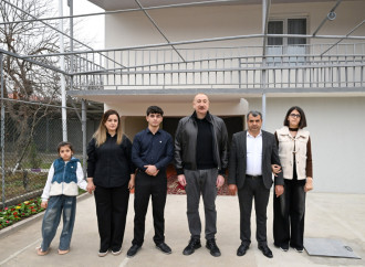 Prezident İlham Əliyev Ağdərə rayonunun Aşağı Oratağ kəndində görülmüş işlərlə tanış olub