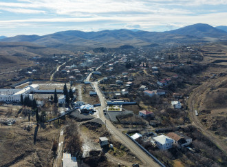 Prezident İlham Əliyev Ağdərə rayonunun Aşağı Oratağ kəndində görülmüş işlərlə tanış olub