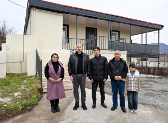 Prezident İlham Əliyev Ağdərə rayonunun Heyvalı kəndində görülmüş işlərlə tanış olub