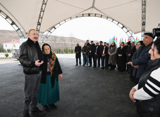 Prezident İlham Əliyev Ağdərənin Aşağı Oratağ kəndində Aşağı Oratağ, Çıldıran, Heyvalı və Çapar kəndlərinin sakinləri ilə görüşüb