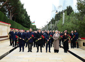 Mədəniyyət Nazirliyinin kollektivi 20 Yanvar şəhidlərinin xatirəsini yad edib