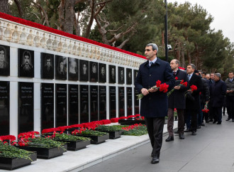 ADY rəhbərliyi Ümumxalq Hüzn Günü ilə əlaqədar Şəhidlər xiyabanını ziyarət edib