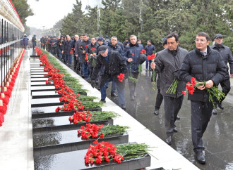 İqtisadiyyat Nazirliyinin kollektivi Şəhidlər Xiyabanını ziyarət edib