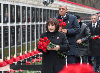 Dövlət və hökumət rəsmiləri Şəhidlər xiyabanını ziyarət ediblər