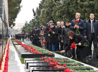 Dövlət və hökumət rəsmiləri Şəhidlər xiyabanını ziyarət ediblər