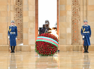 Dövlət və hökumət rəsmiləri Şəhidlər xiyabanını ziyarət ediblər