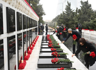 Dövlət və hökumət rəsmiləri Şəhidlər xiyabanını ziyarət ediblər