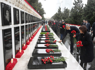 Dövlət və hökumət rəsmiləri Şəhidlər xiyabanını ziyarət ediblər