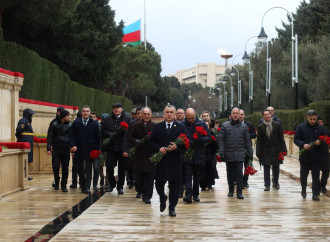 Səhiyyə Nazirliyinin rəhbərliyi və kollektivi 20 Yanvar şəhidlərinin əziz xatirəsini yad edib