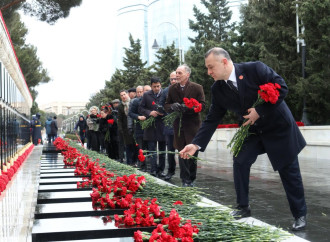 Səhiyyə Nazirliyinin rəhbərliyi və kollektivi 20 Yanvar şəhidlərinin əziz xatirəsini yad edib