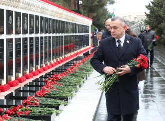 Səhiyyə Nazirliyinin rəhbərliyi və kollektivi 20 Yanvar şəhidlərinin əziz xatirəsini yad edib
