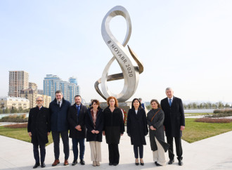Fransina Armenqol Sosias Bakıda Zəfər parkını ziyarət edib