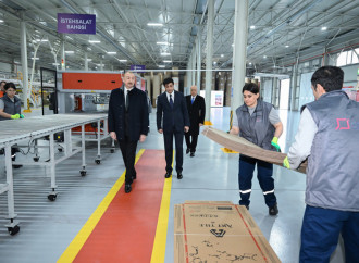 Prezident İlham Əliyev Sumqayıt Sənaye Parkında karton və qutu taralarının istehsalı müəssisəsinin açılışında iştirak edib