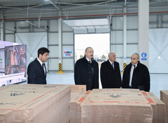 Prezident İlham Əliyev Sumqayıt Sənaye Parkında karton və qutu taralarının istehsalı müəssisəsinin açılışında iştirak edib