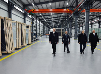 Prezident İlham Əliyev Sumqayıt Sənaye Parkında güzgü vərəqələrin istehsalı zavodunun açılışında iştirak edib