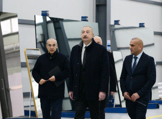 Prezident İlham Əliyev Sumqayıt Sənaye Parkında güzgü vərəqələrin istehsalı zavodunun açılışında iştirak edib