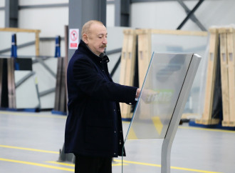 Prezident İlham Əliyev Sumqayıt Sənaye Parkında güzgü vərəqələrin istehsalı zavodunun açılışında iştirak edib