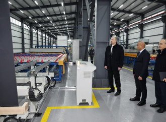 Prezident İlham Əliyev Sumqayıt Sənaye Parkında güzgü vərəqələrin istehsalı zavodunun açılışında iştirak edib