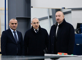 Prezident İlham Əliyev Sumqayıt Sənaye Parkında güzgü vərəqələrin istehsalı zavodunun açılışında iştirak edib