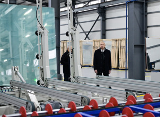 Prezident İlham Əliyev Sumqayıt Sənaye Parkında güzgü vərəqələrin istehsalı zavodunun açılışında iştirak edib