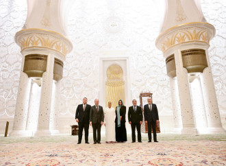 Heydər Əliyev Fondunun vitse-prezidenti Leyla Əliyeva Əbu-Dabidə Şeyx Zayed məscidini ziyarət edib