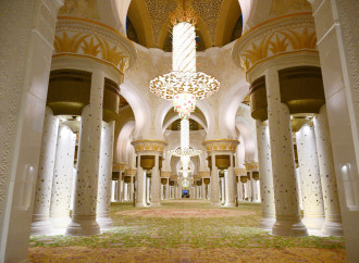 Heydər Əliyev Fondunun vitse-prezidenti Leyla Əliyeva Əbu-Dabidə Şeyx Zayed məscidini ziyarət edib