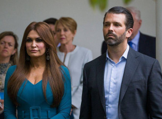 “Mar-a-Laqo üzü” fenomeni: Tramp siyasəti Vaşinqtonda gözəllik meyarlarını necə formalaşdırır?