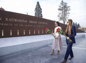 Heydər Əliyev Fondunun vitse-prezidenti Leyla Əliyeva və Alena Əliyeva Gəncə Memorial Kompleksini və Milli Qəhrəman Natiq Qasımovun ailəsini ziyarət ediblər