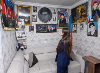 Heydər Əliyev Fondunun vitse-prezidenti Leyla Əliyeva və Alena Əliyeva Gəncə Memorial Kompleksini və Milli Qəhrəman Natiq Qasımovun ailəsini ziyarət ediblər