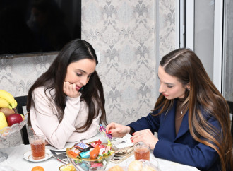 Heydər Əliyev Fondunun vitse-prezidenti Leyla Əliyeva və Alena Əliyeva Gəncə Memorial Kompleksini və Milli Qəhrəman Natiq Qasımovun ailəsini ziyarət ediblər