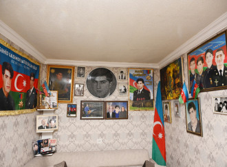 Heydər Əliyev Fondunun vitse-prezidenti Leyla Əliyeva və Alena Əliyeva Gəncə Memorial Kompleksini və Milli Qəhrəman Natiq Qasımovun ailəsini ziyarət ediblər