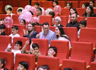 Heydər Əliyev Fondunun vitse-prezidenti Leyla Əliyeva və Alena Əliyeva Gəncə Dövlət Dram Teatrında “İsi və Piti” animasiya serialının premyerasında olublar