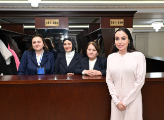 Heydər Əliyev Fondunun vitse-prezidenti Leyla Əliyeva və Alena Əliyeva Gəncə Dövlət Dram Teatrında “İsi və Piti” animasiya serialının premyerasında olublar