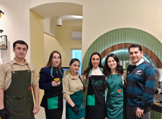 Heydər Əliyev Fondunun vitse-prezidenti Leyla Əliyeva və Alena Əliyeva Gəncədə qadın sahibkarın sağlam qida brendi ilə tanış olublar