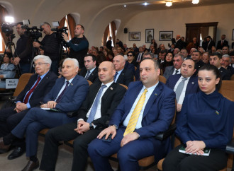 “Bir Elin Manifesti” müsabiqəsinin qalibləri mükafatlandırıldı