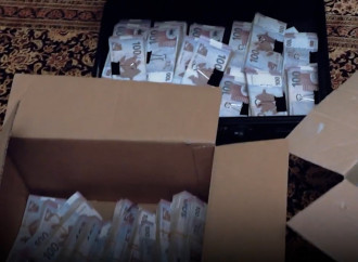 Ramiz Mehdiyevin evindən görüntülər – Pullar belə aşkarlanıb