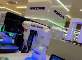 Bakıda texnoloji yenilik: "Crescent Mall"da ilk "RoboCafe" açıldı