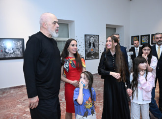 Heydər Əliyev Fondunun vitse-prezidenti Leyla Əliyeva və Bakı Media Mərkəzinin rəhbəri Arzu Əliyeva Tiranada MAMA “Ana təbiət” beynəlxalq incəsənət sərgisinin açılışında iştirak ediblər