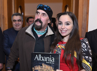 Heydər Əliyev Fondunun vitse-prezidenti Leyla Əliyeva və Bakı Media Mərkəzinin rəhbəri Arzu Əliyeva Tiranada MAMA “Ana təbiət” beynəlxalq incəsənət sərgisinin açılışında iştirak ediblər