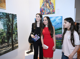 Heydər Əliyev Fondunun vitse-prezidenti Leyla Əliyeva və Bakı Media Mərkəzinin rəhbəri Arzu Əliyeva Tiranada MAMA “Ana təbiət” beynəlxalq incəsənət sərgisinin açılışında iştirak ediblər